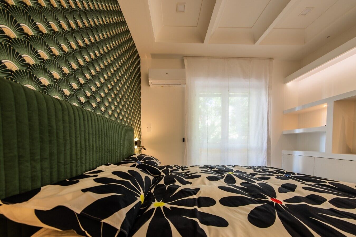 Escritorio, wifi y ropa de cama 