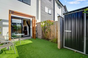 Unclassified image, 3 of 30, button - The Peninsula Retreat with Air-Con and Patio (Auckland West)