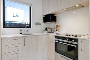 Coffee/tea maker, fridge, microwave, oven