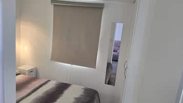Iron/ironing board, WiFi, bed sheets