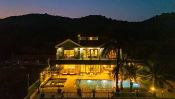 6 bedrooms