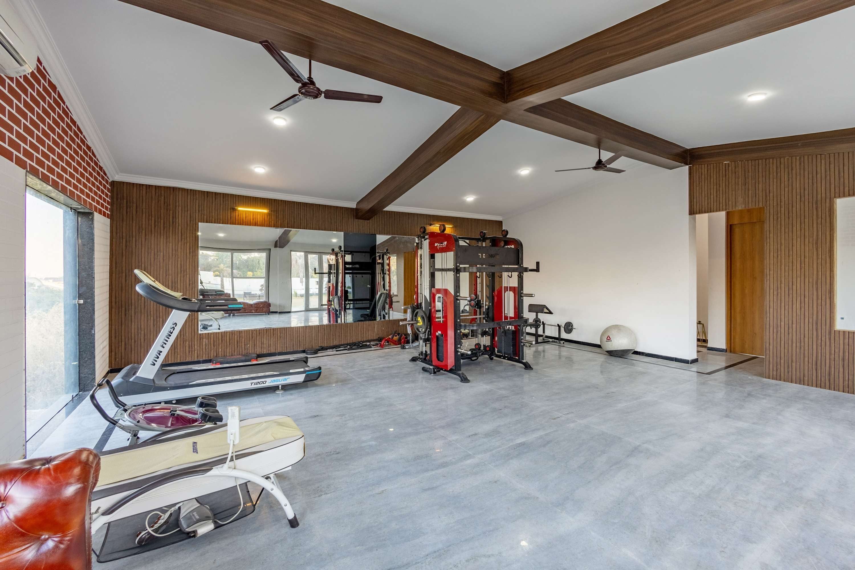 House, Smoking | 5 bedrooms, high-speed internet