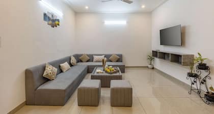 Homely 2bhk at Lakecity Apartments by Viraalay