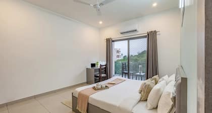Comfy 2bhk at Lakecity Apartments by Viraalay