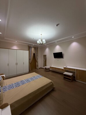 Desk, blackout curtains, free WiFi, bed sheets - Al-Bukhari Residences (Khoja Ismail)