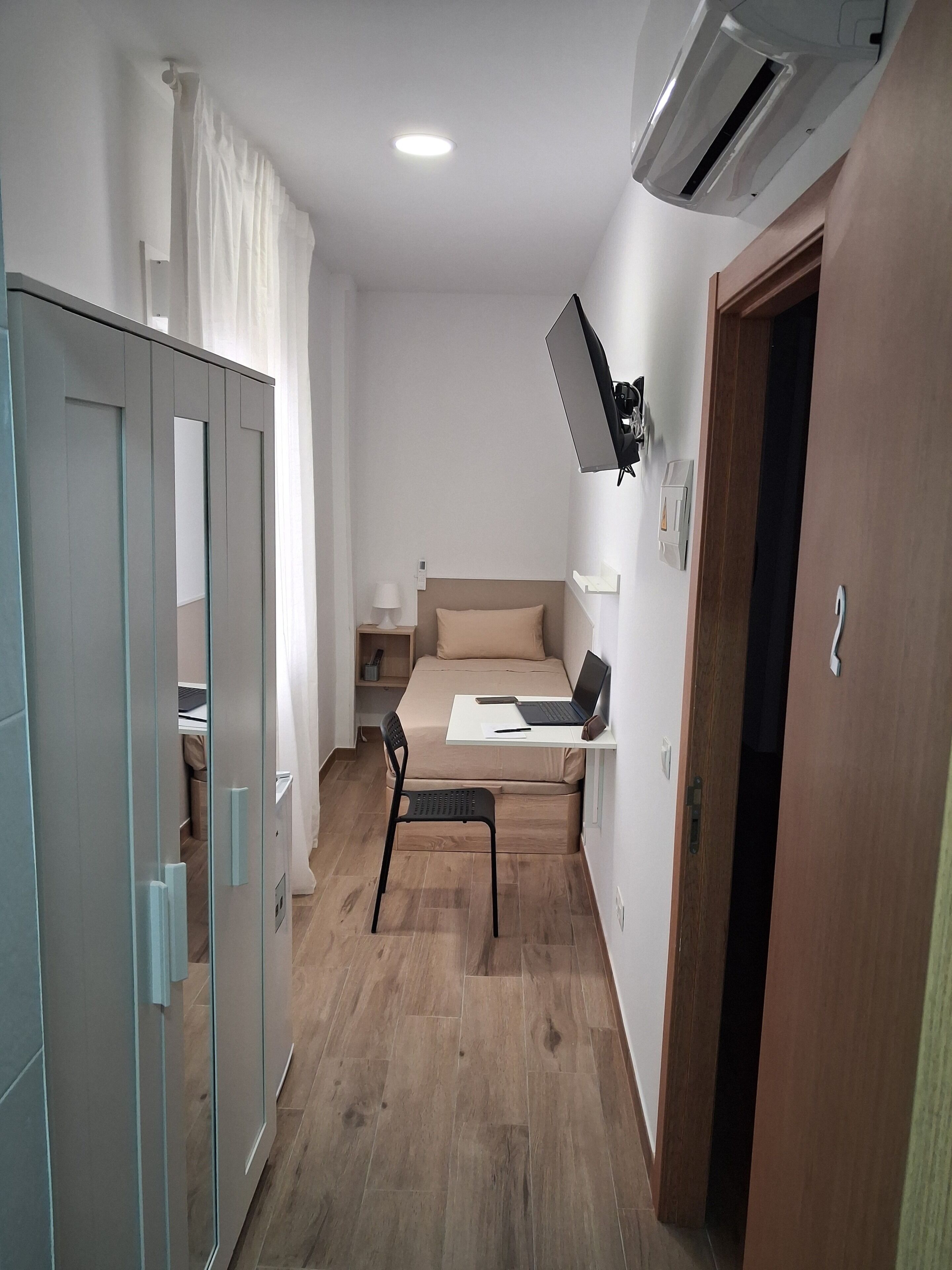Deluxe Single Room | WiFi (free)