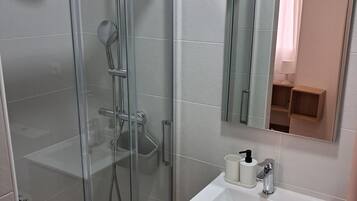 Deluxe Single Room | Bathroom