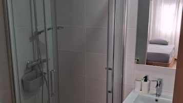 Deluxe Single Room | Bathroom