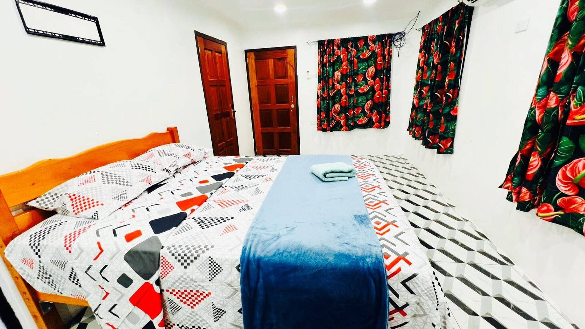 Iron/ironing board, internet, bed sheets