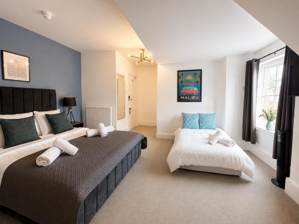 Family Room | Desk, iron/ironing board, WiFi (free)