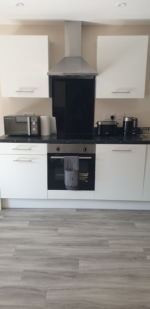 Private kitchen - Modern 2 Bedroom Apartment /Mancehster city Centre/ Sleeps 5. (Manchester)