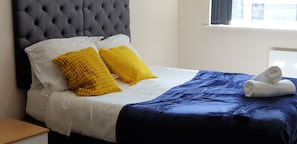 2 bedrooms, iron/ironing board, WiFi, bed sheets - Modern 2 Bedroom Apartment /Mancehster city Centre/ Sleeps 5. (Manchester)