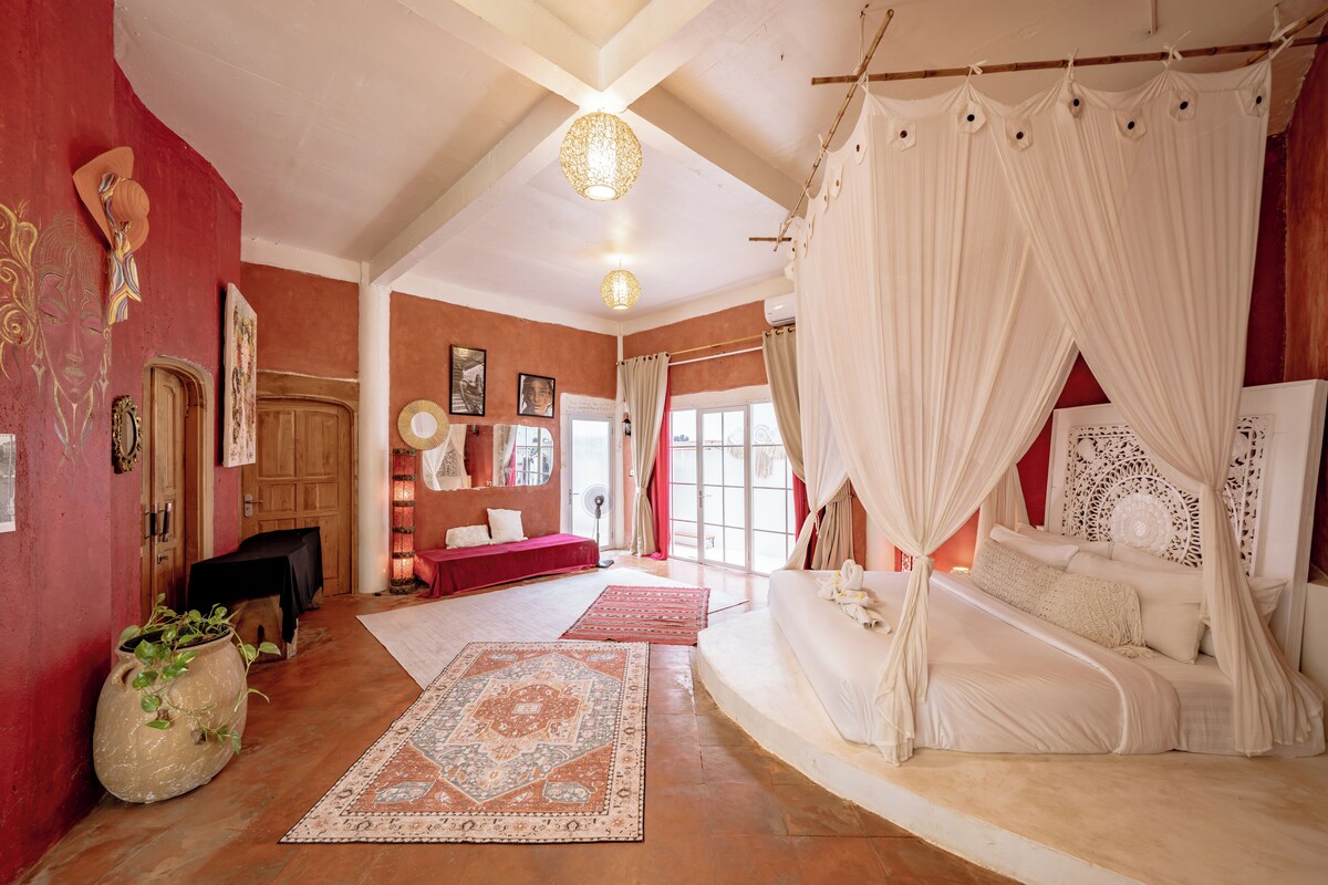 Luxury-Villa, 4 Schlafzimmer, Balkon, Poolblick | Schreibtisch, laptopgeeigneter Arbeitsplatz, kostenloses WLAN