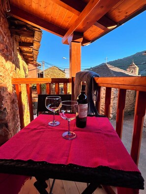 Outdoor dining - Vrbo Property (Morla de la Valdería)