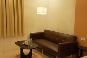 Executive Room, 1 King Bed, Private Bathroom | Living area - Villi Old Quarter Homestay (Hoan Kiem)