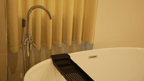 Bathroom - Villi Old Quarter Homestay (Hanoi)