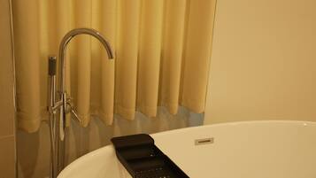 Premium Double Room, City View | Bathroom