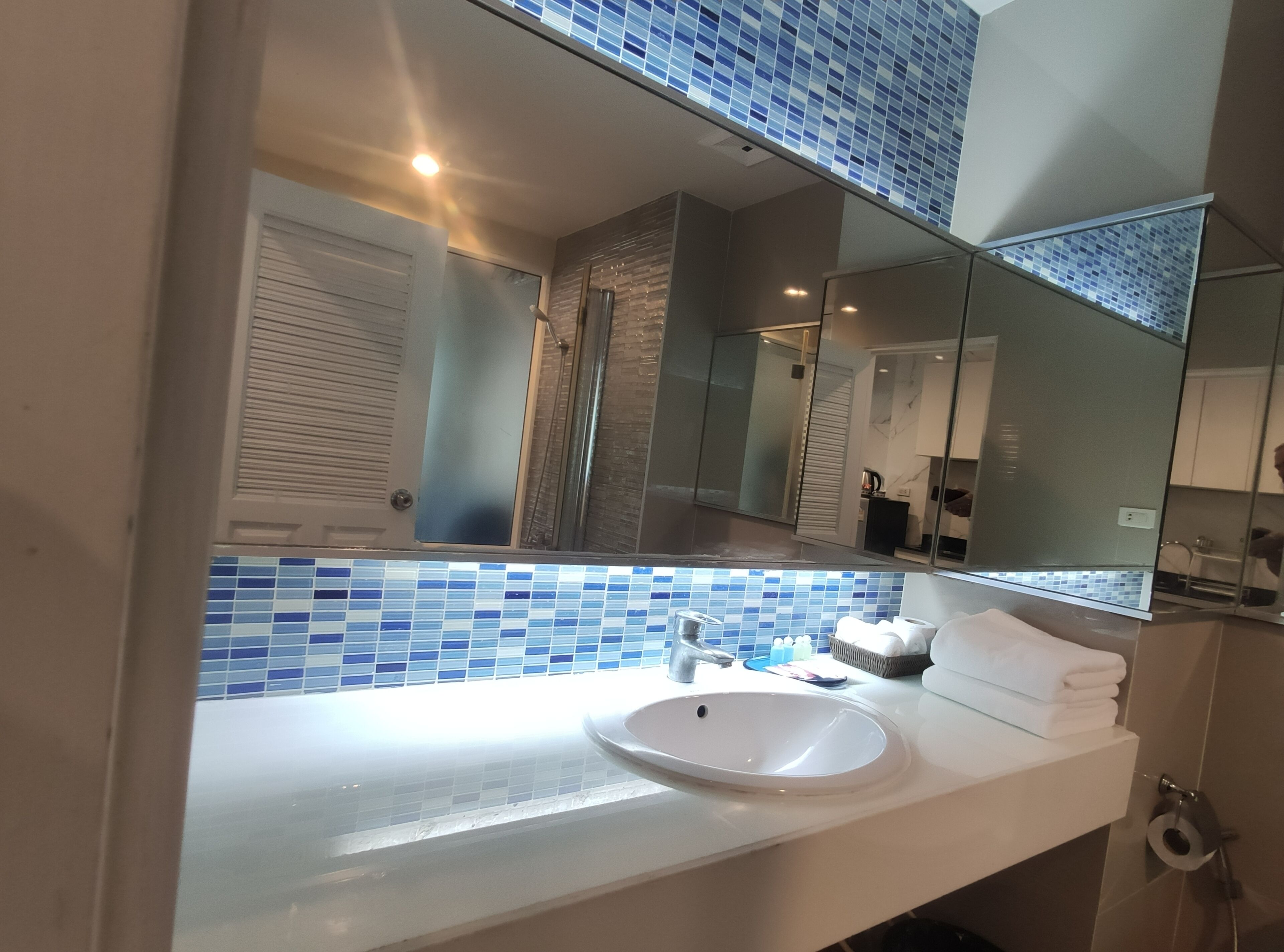 Studio, 1 King Bed, Non Smoking, Partial Lake View | Bathroom | Rainfall showerhead, hair dryer, towels, soap