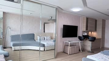 Luxury Studio Suite, Lake View | Lake view