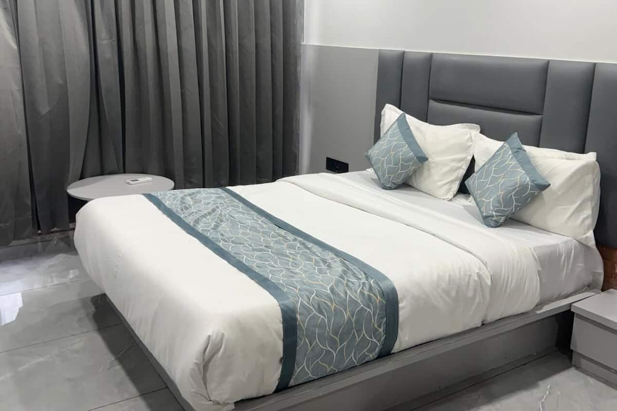 In-room safe, desk, laptop workspace, iron/ironing board