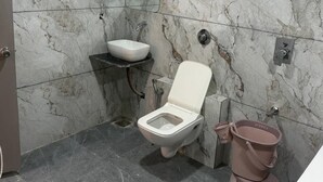 Deluxe Double Room, City View | Bathroom