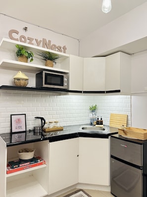 Private kitchenette - Cozy Nest Tagaytay Staycation (Tagaytay City)