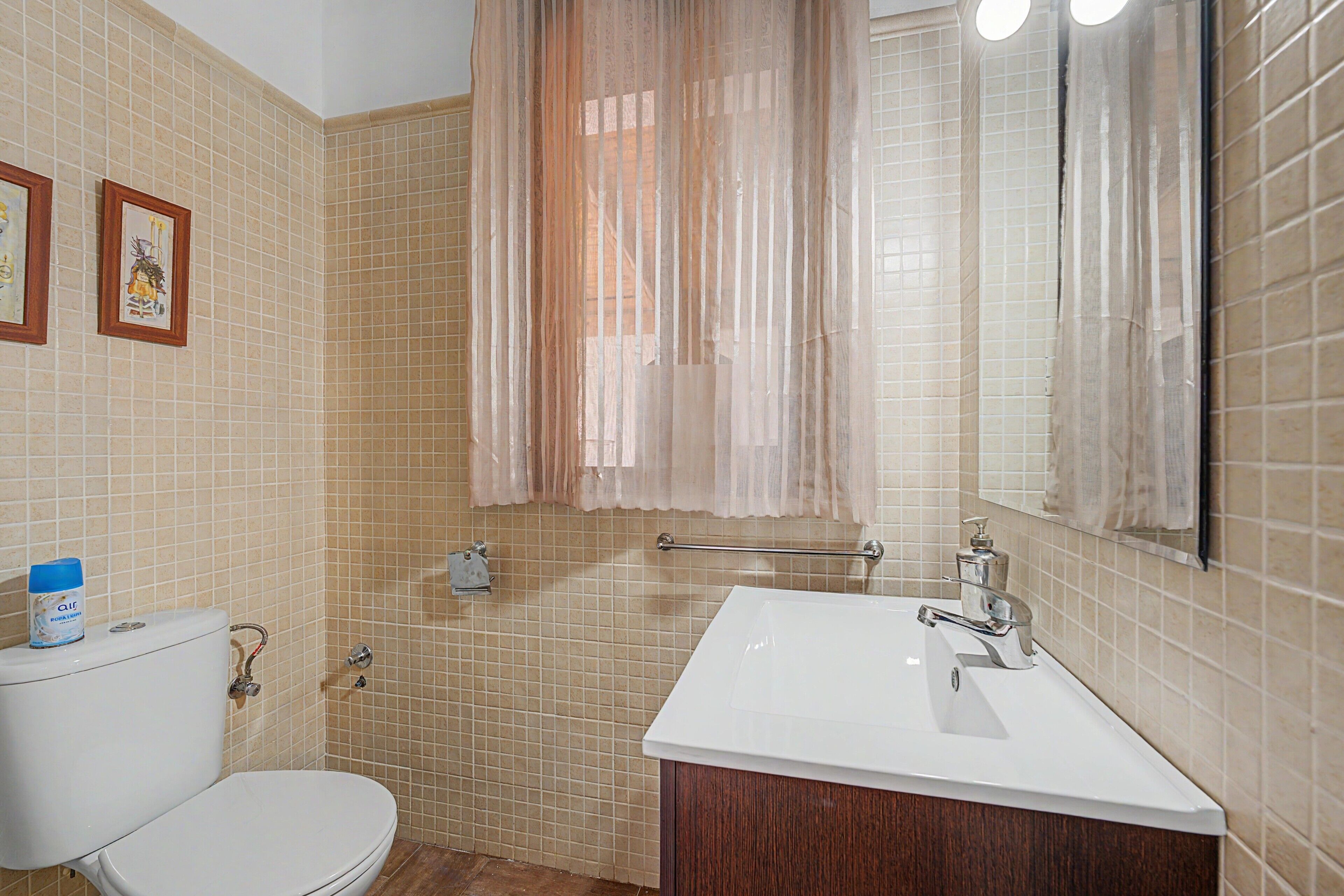 Een douche, een haardroger, handdoeken