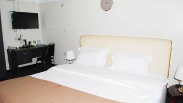 Doppelzimmer, Nichtraucher, Balkon | Zimmersafe, schallisolierte Zimmer, Bügeleisen/Bügelbrett