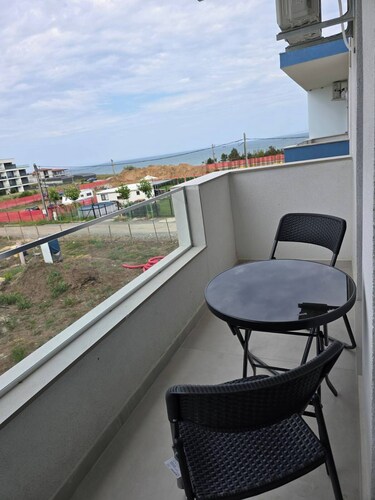 Costinești, 50 m to Nibiru, AC, wifi, tv, fully equipped kitchen, sea view