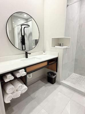 Bathroom - Near Memorial City Mall + Free Breakfast & Parking (Houston)