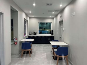 Dining - 2BR Luxury Suite Near CityCentre with Full Kitchen (Houston)