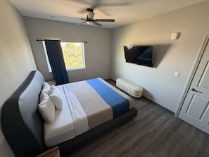 Room - 2BR Luxury Suite Near CityCentre with Full Kitchen (Houston)