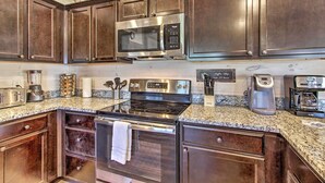 Room - All Decked Out in Pigeon Forge (Pigeon Forge)