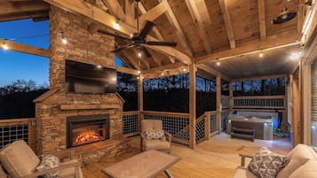 House | 5 bedrooms, high-speed internet
