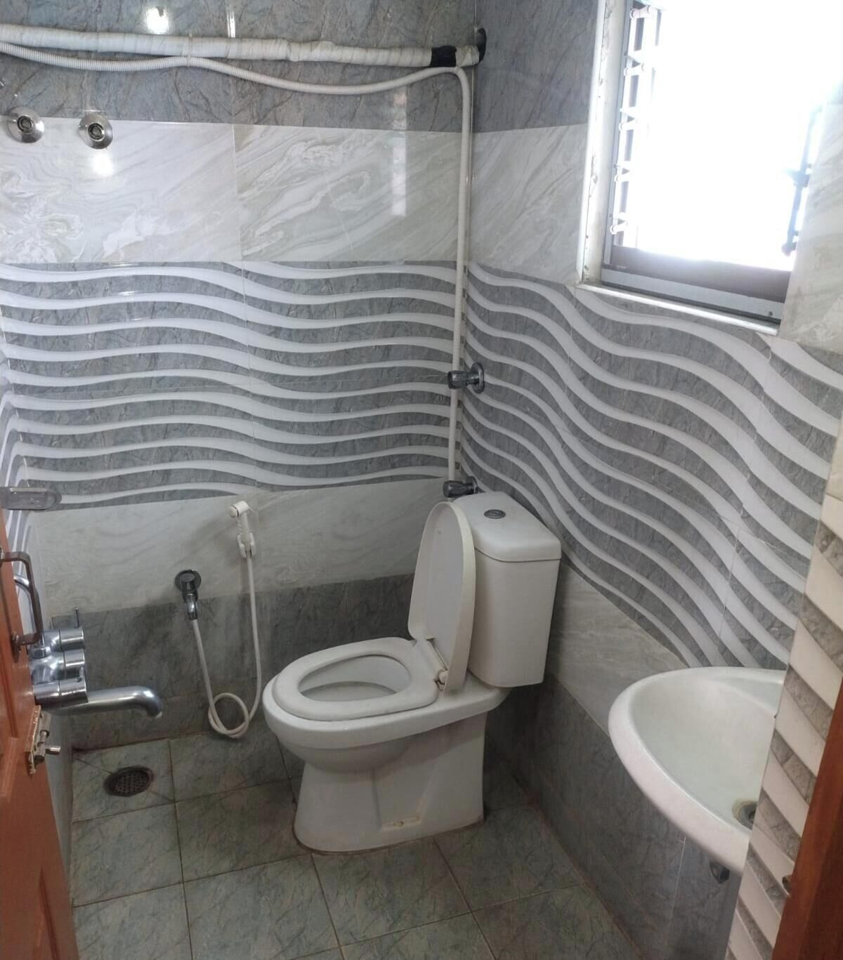 A bathroom with a toilet, bidet, and sink.