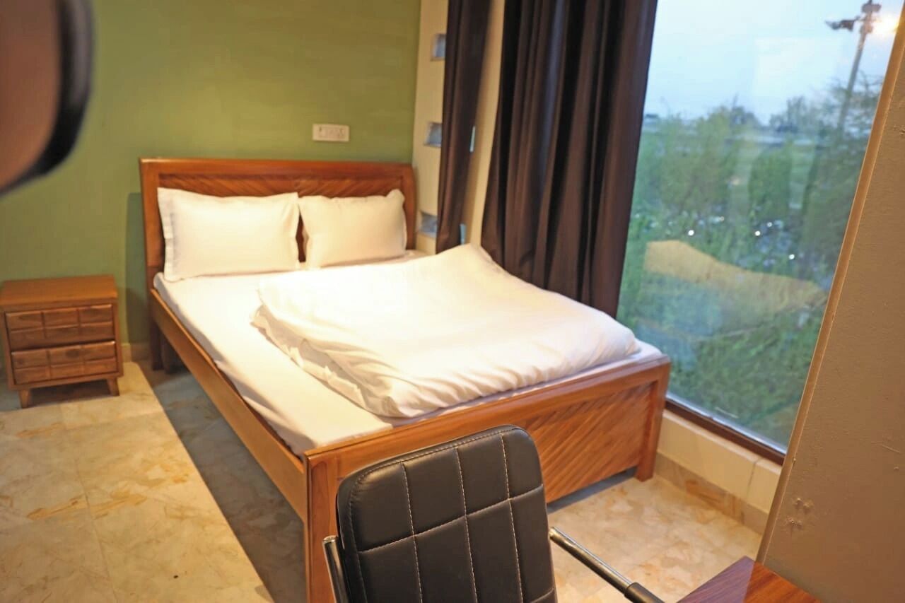 Luxury Double Room, City View | Desk, WiFi (free)