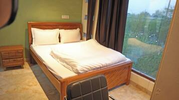 Luxury Double Room, City View | Desk, WiFi (free)
