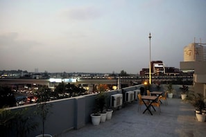 Outdoor dining - Vida Stays (New Delhi)