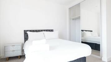 Iron/ironing board, WiFi (free)