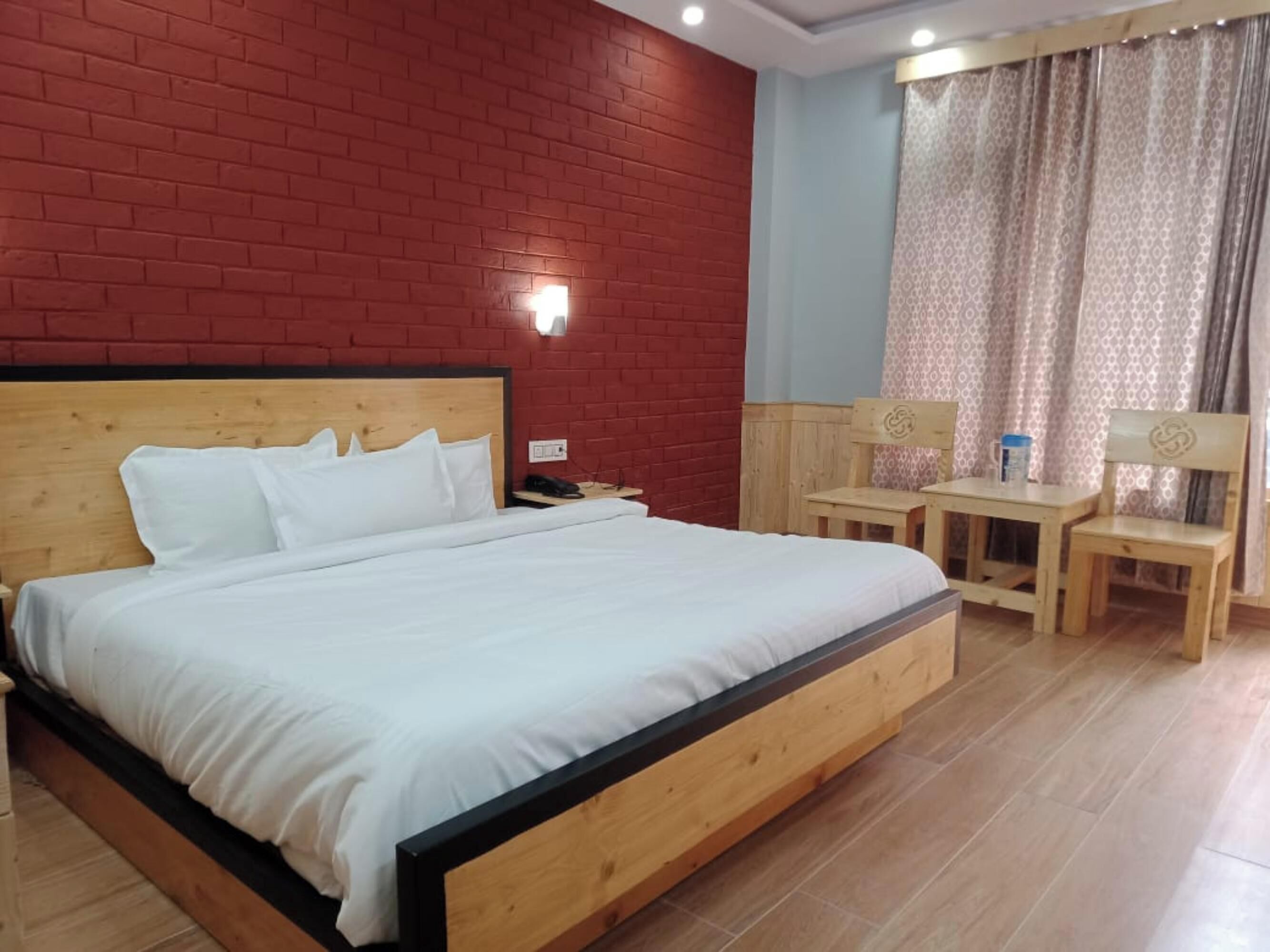 Chambre Deluxe double, vue sur la ville | Bureau, accès au Wi-Fi (inclus)