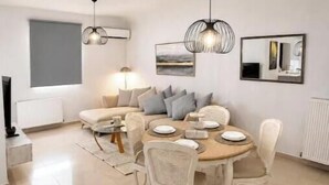 Dining - ALIA Sea & Sunset View Apartment in Kalamaki (Galatas)