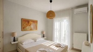 2 bedrooms, iron/ironing board, internet, bed sheets - ALIA Sea & Sunset View Apartment in Kalamaki (Galatas)
