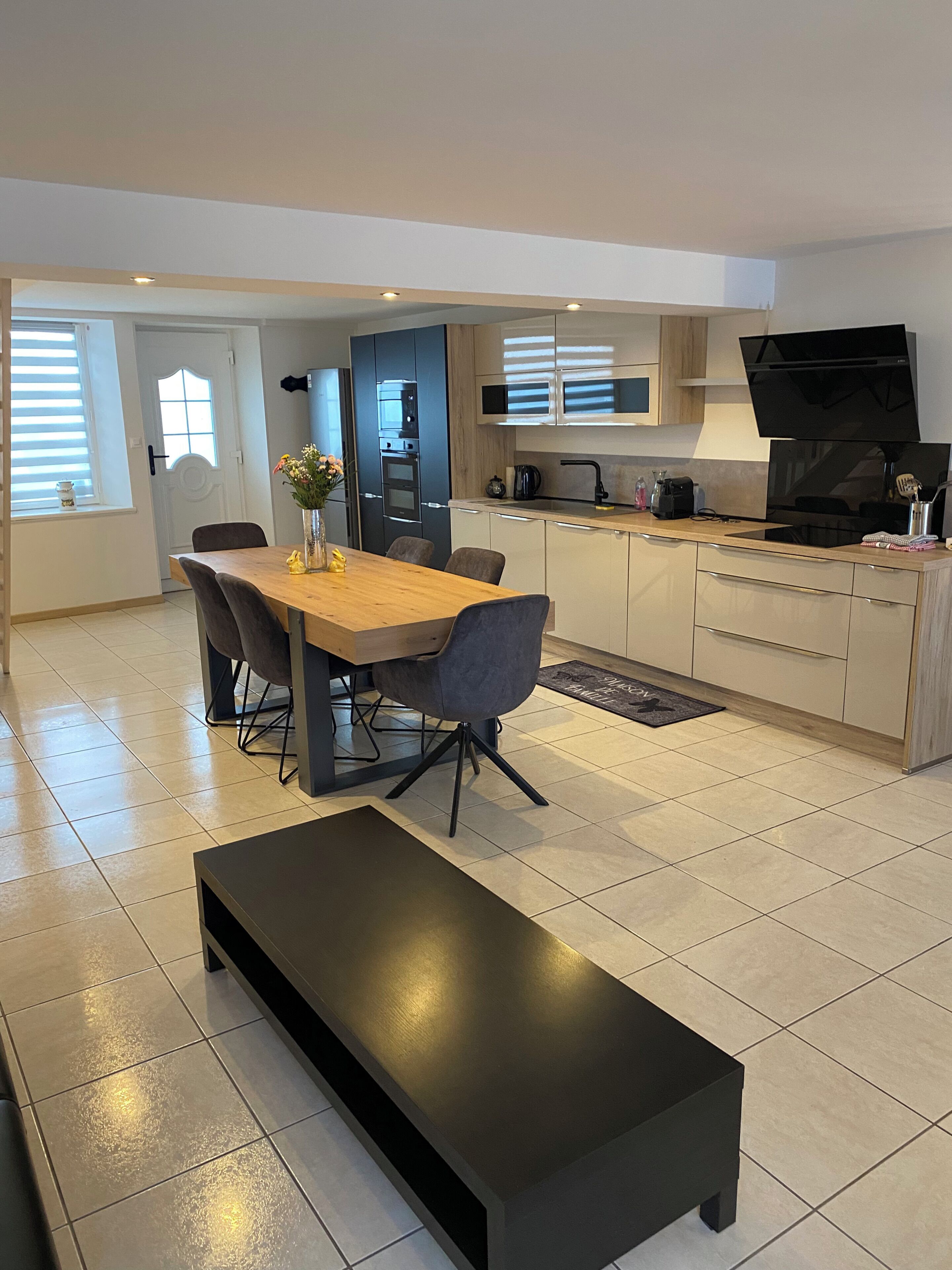 Deluxe Apartment, River View | Private kitchen