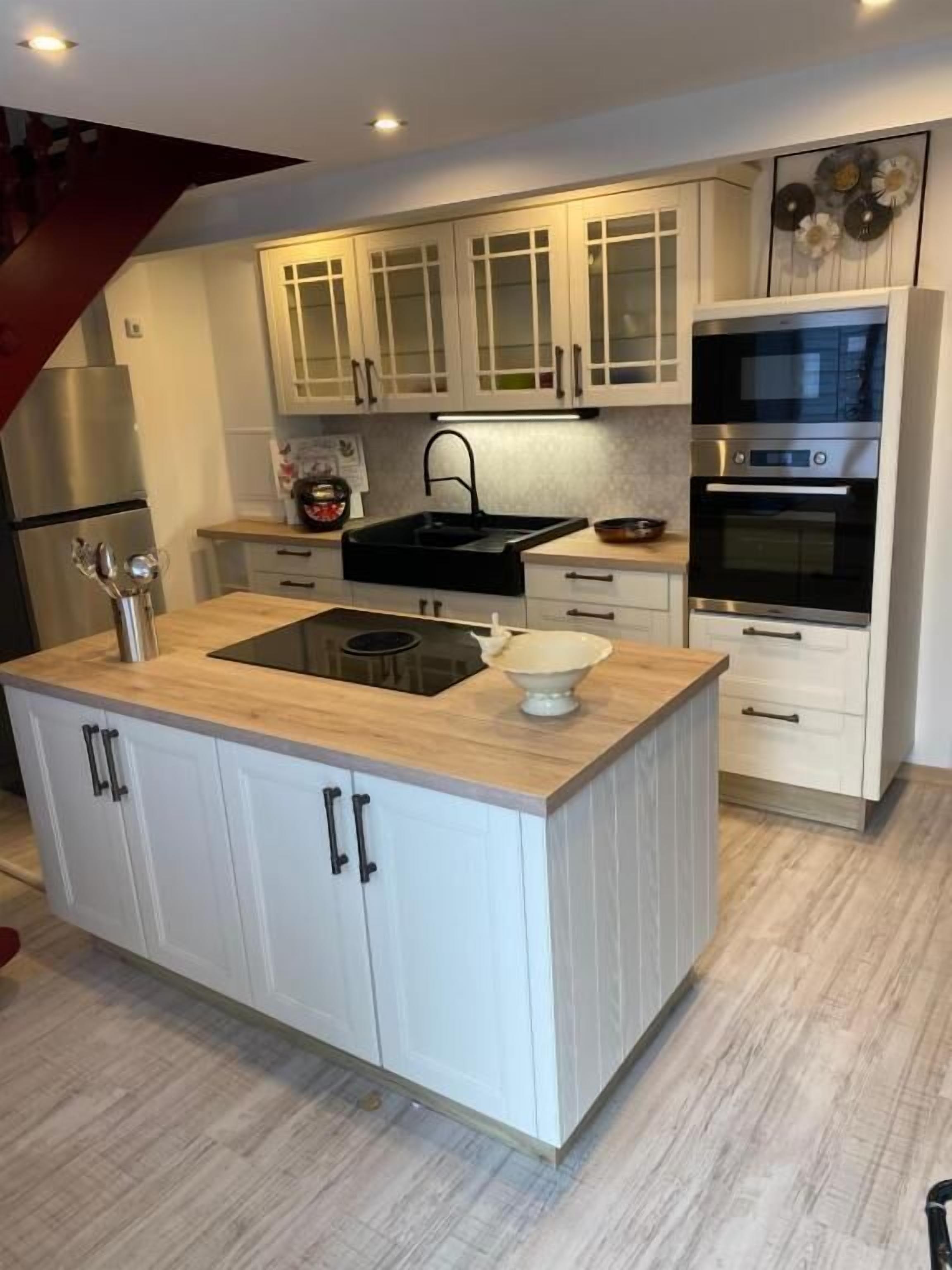 Comfort Apartment | Private kitchen | Full-sized fridge, microwave, oven, stovetop