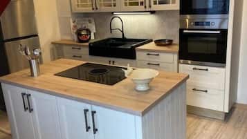 Comfort Apartment | Private kitchen | Full-sized fridge, microwave, oven, stovetop