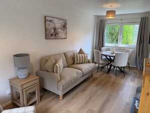 Living area - The Narrows - Macaulay Letting (Rhu)