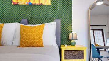 Desk, iron/ironing board, WiFi, bed sheets