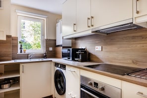 City Apartment, 2 Bedrooms, Non Smoking | Private kitchen - Edinburgh Gem Near Castle & Old Town (Edinburgh)