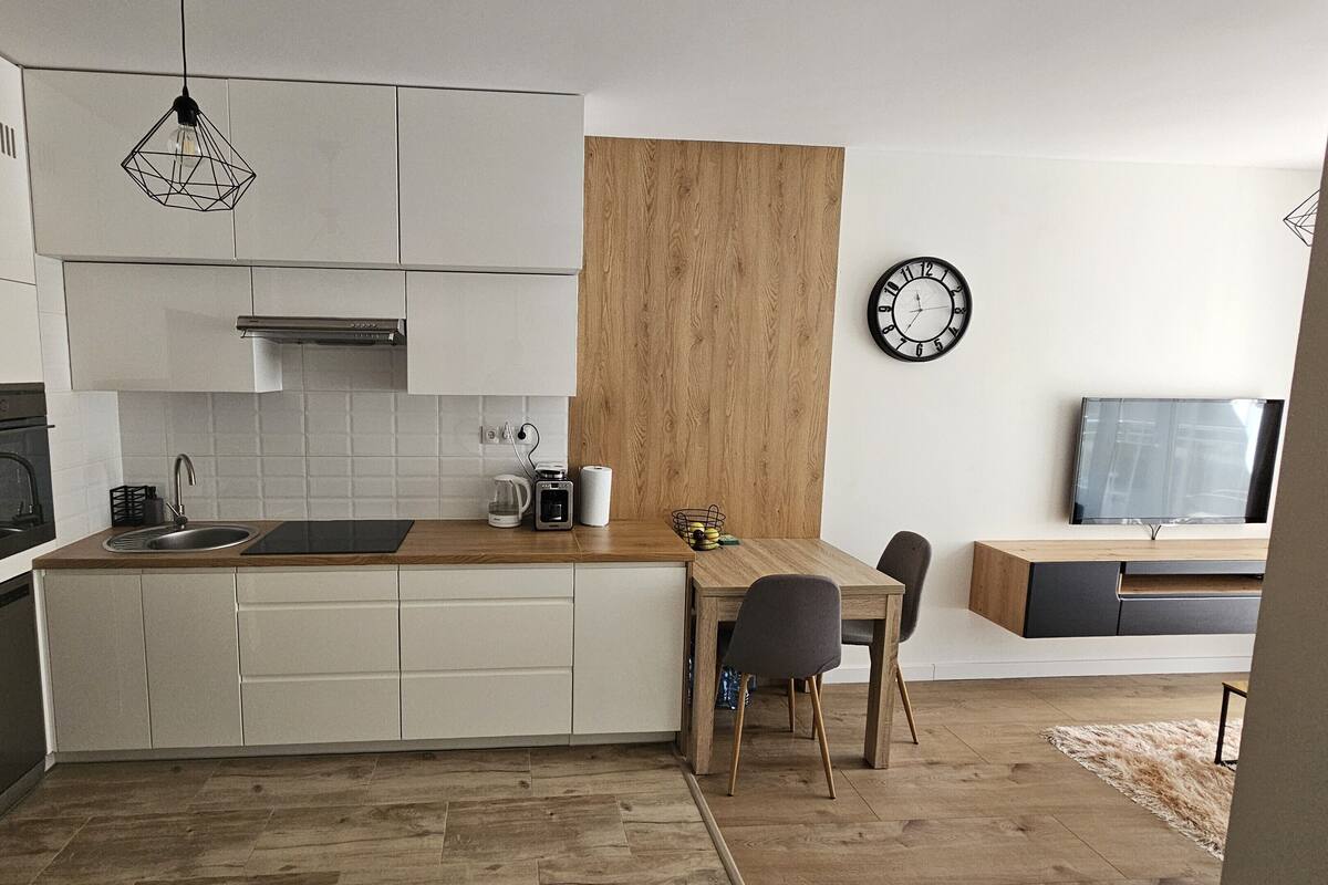 Apartment | Eigene Küche | Kühlschrank, Herdplatte, Kochgeschirr/Geschirr/Besteck