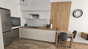 Apartment | Eigene Küche | Kühlschrank, Herdplatte, Kochgeschirr/Geschirr/Besteck